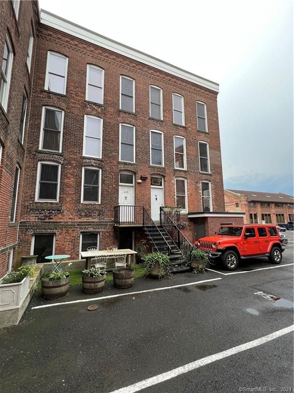 325 Lafayette St #6202, Bridgeport, CT 06604