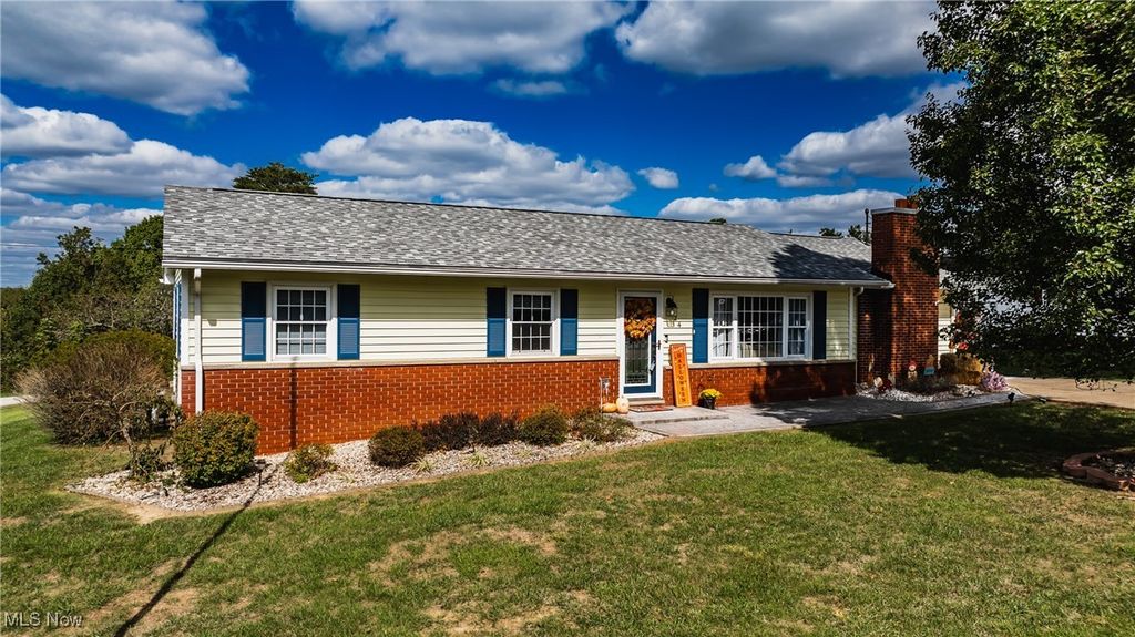 24 Paradise Ln, Parkersburg, WV 26101
