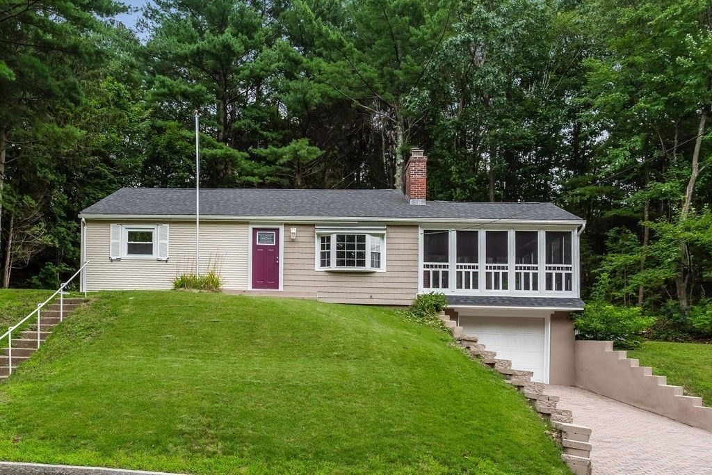 46 Skyridge Dr, Springfield, MA 01128