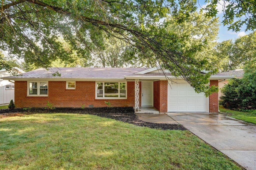 2010 E High Street, Springfield, MO 65803