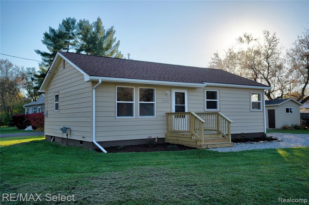 4334 Dexel Dr, Burton, MI 48519