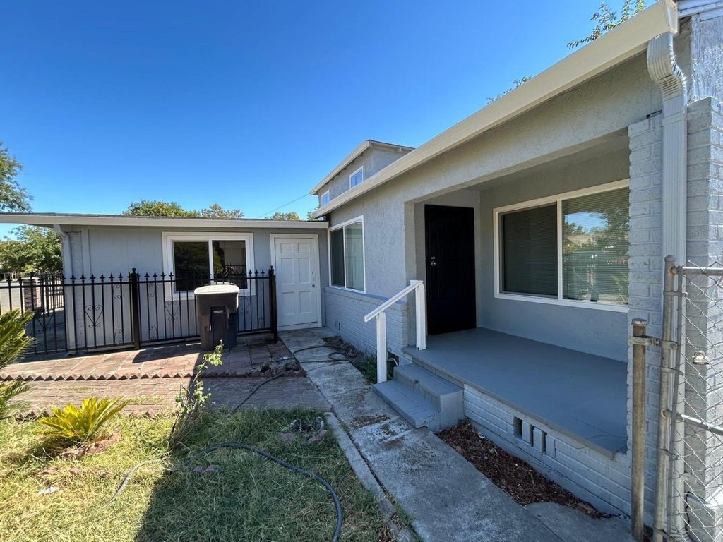 3219 N  Redwood Ave, Stockton, CA 95205
