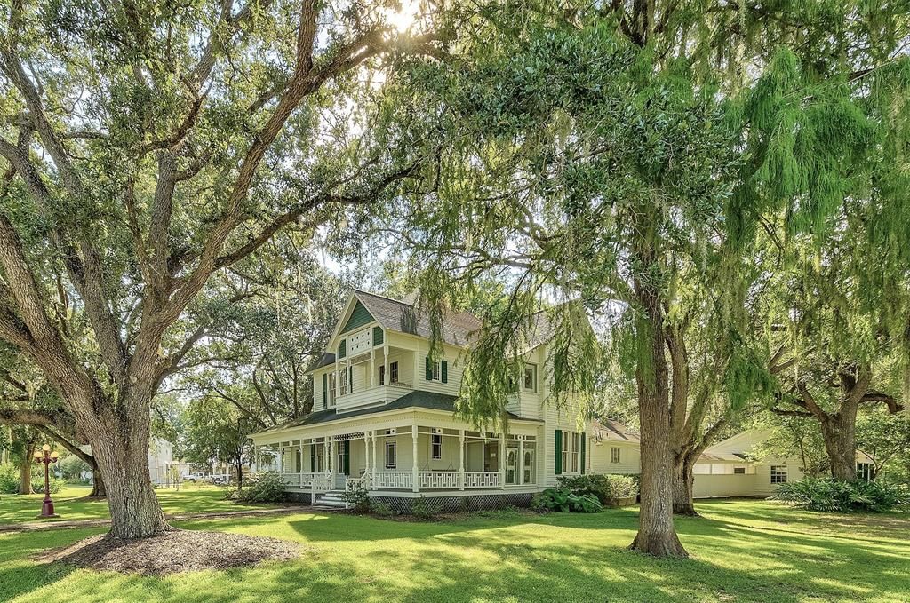 520 County Road 703, West Columbia, TX 77486
