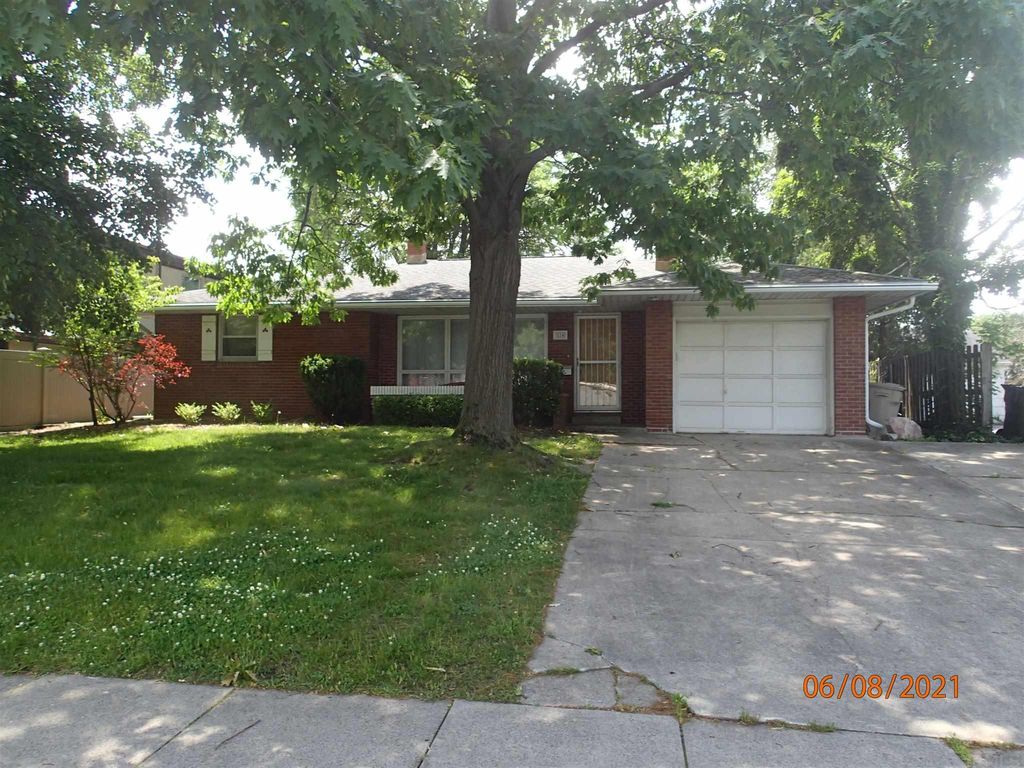 824 E  Angela Blvd, South Bend, IN 46617