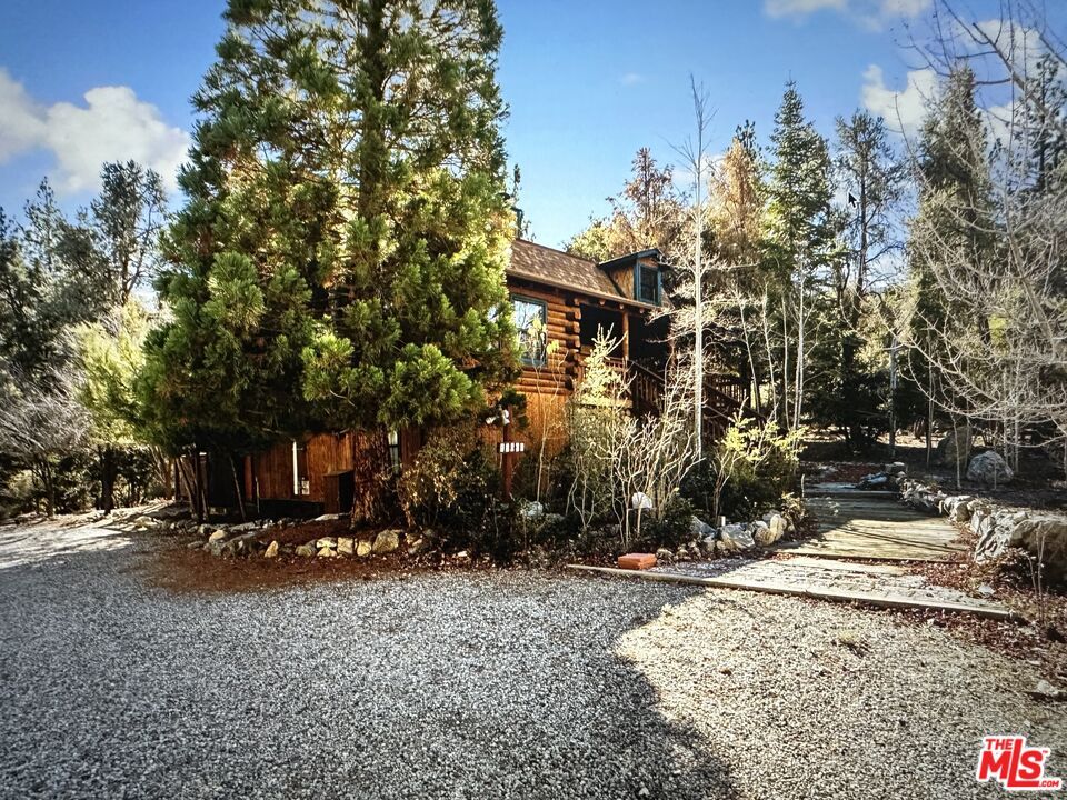1600 Bernina Dr, Pine Mountain Club, CA 93222