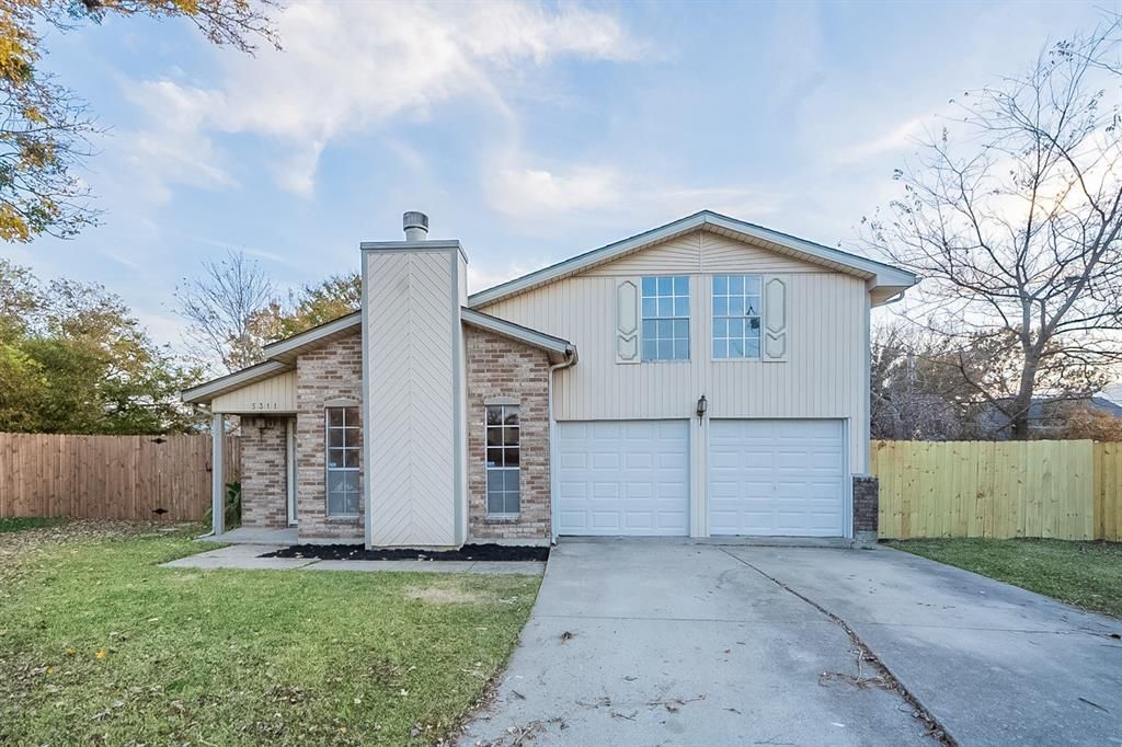 5311 Rowcrop Dr, Arlington, TX 76017