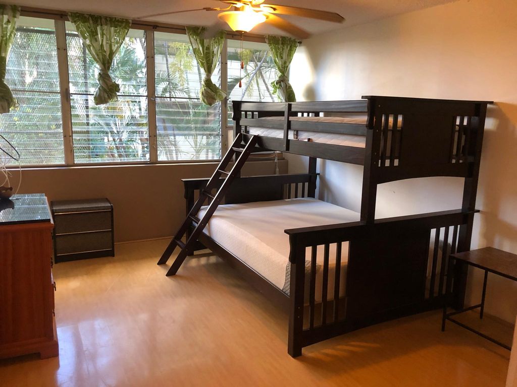2442 Tusitala St, Honolulu, HI 96815