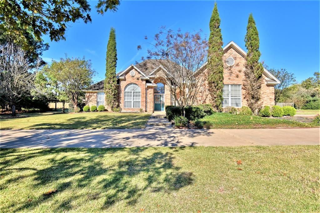 3008 Brandenburg Ln, Brenham, TX 77833