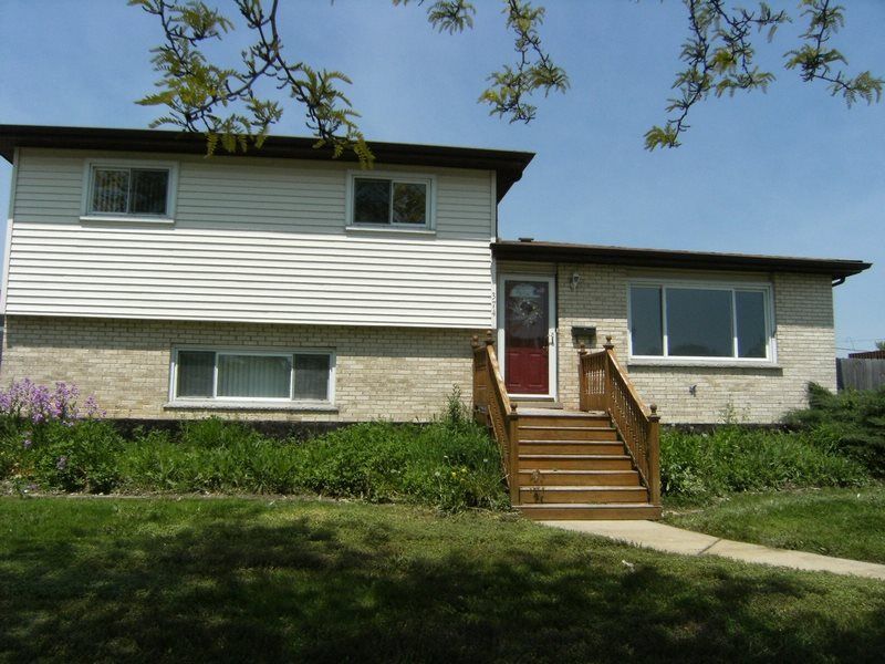 374 W Park Ave, Addison, IL 60101