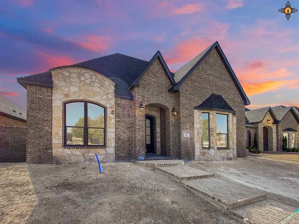 5 Broadmoor Park, Hobbs, NM 3 Bed, 2 Bath SingleFamily 5 Broadmoor Park, Hobbs, NM 3 Bed, 2 Bath SingleFamily