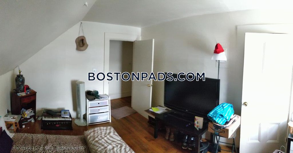 49 Robbins St #3, Waltham, MA 02453