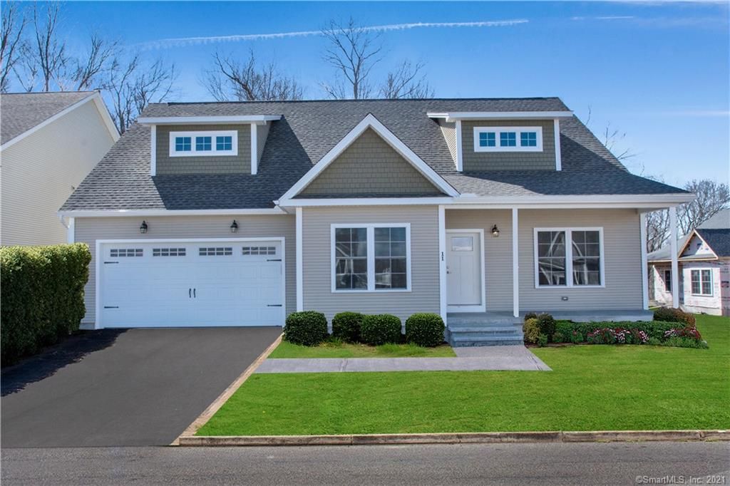 18 Essex Glen Dr, Essex, CT 06426