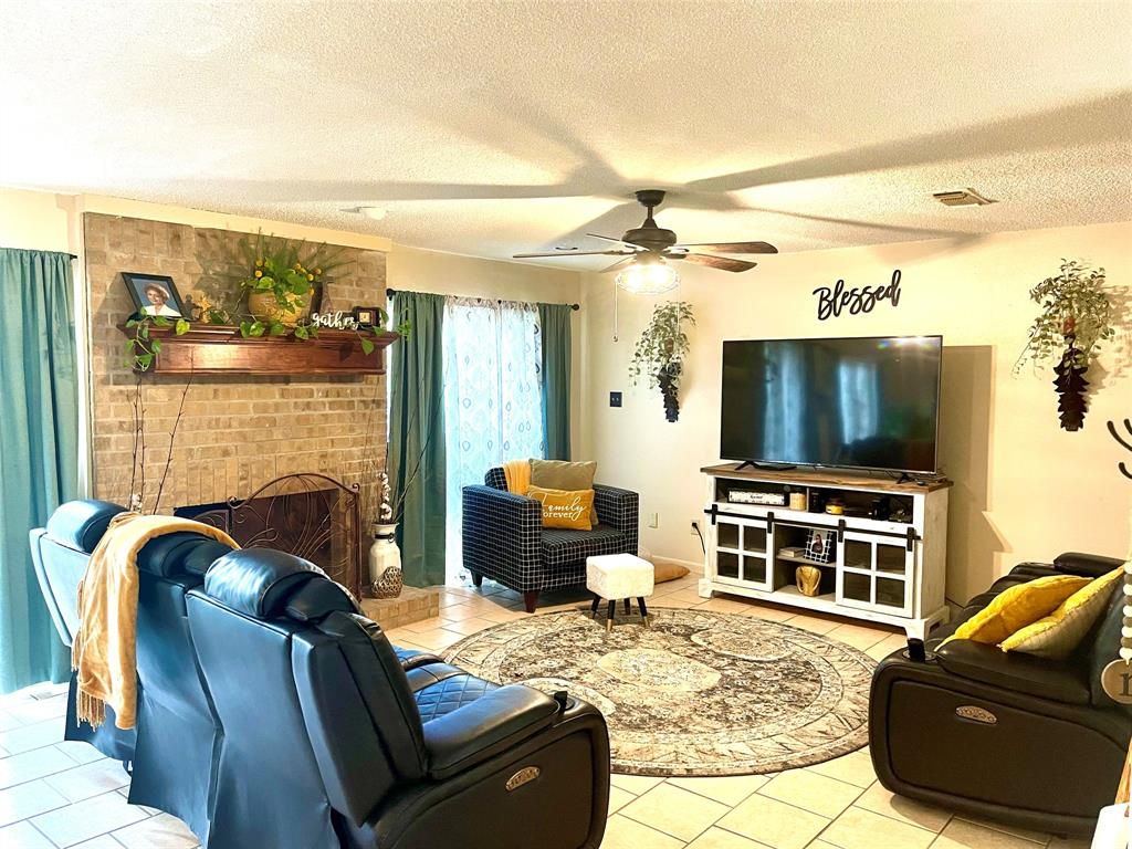 1826 Veranda Dr, West Columbia, TX 77486