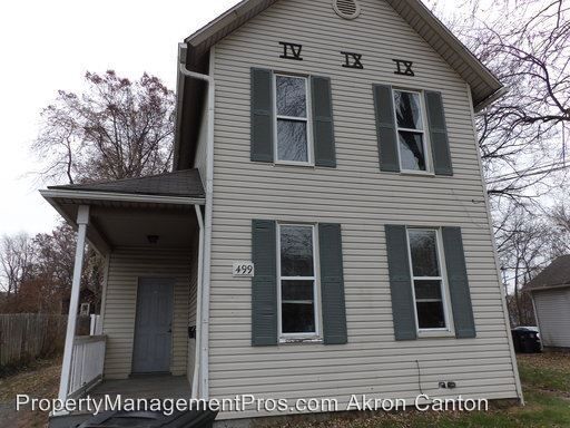 499 Brown St, Akron, OH - 4 Bed, 2 Bath Multi-Family Home - 12 Photos