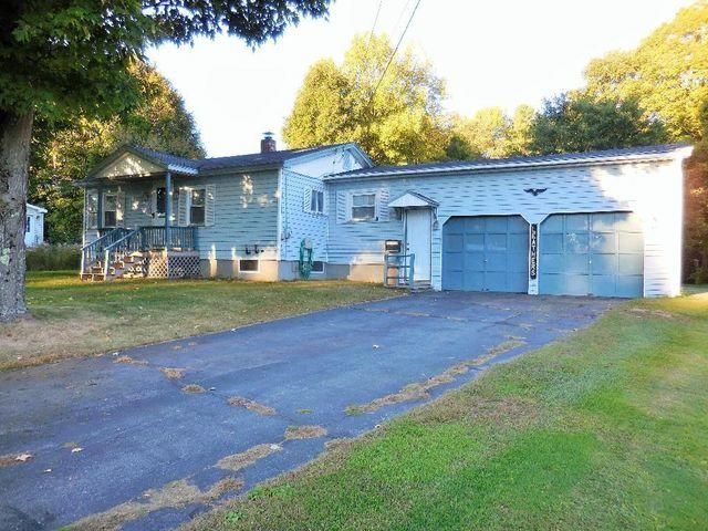 24 Crosby St, Hartland, ME 04943