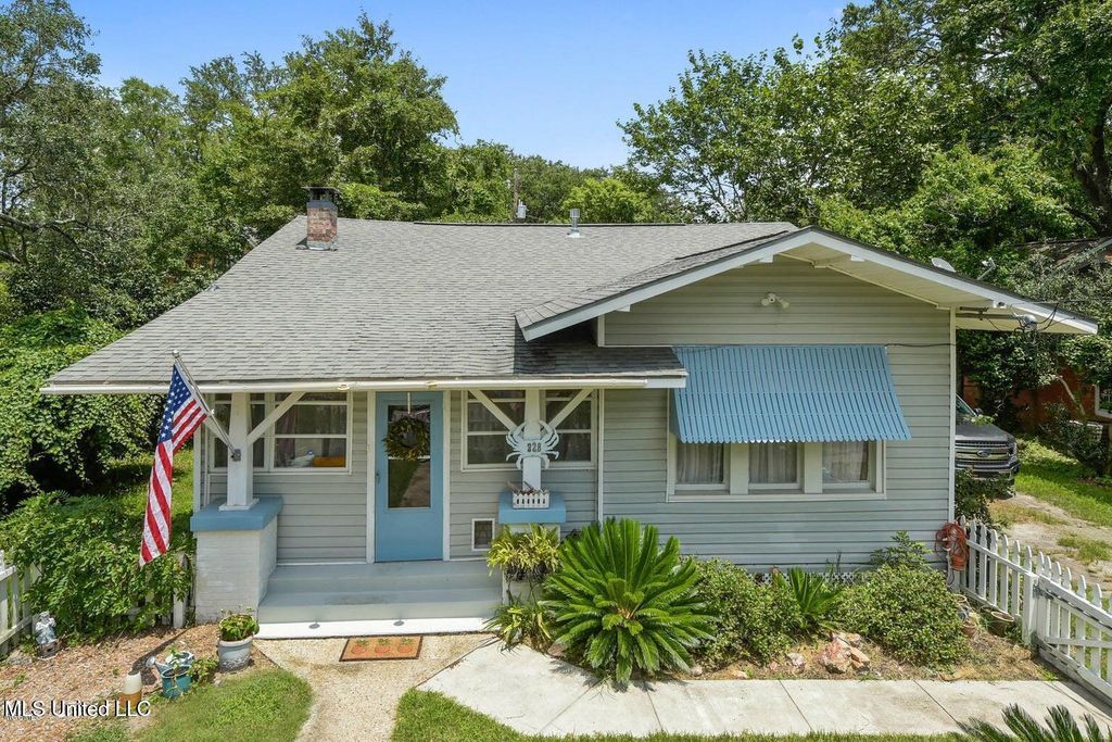 828 Woodward Ave, Gulfport, MS 39501