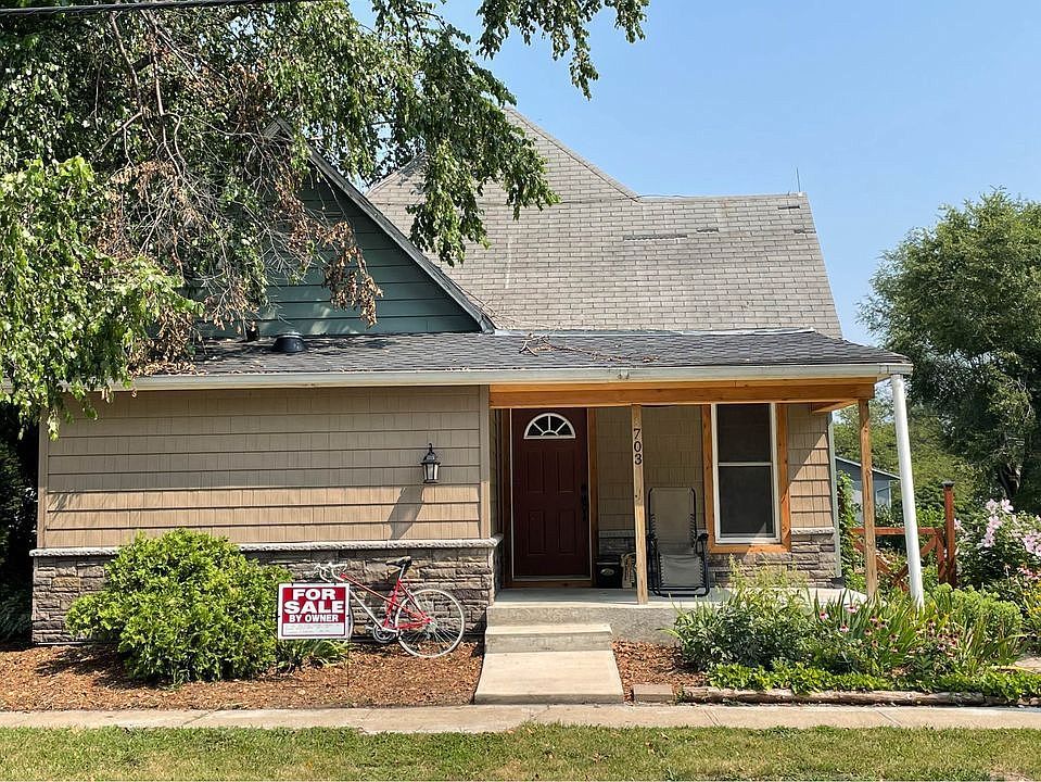 703 Vine St, Macon, MO 63552
