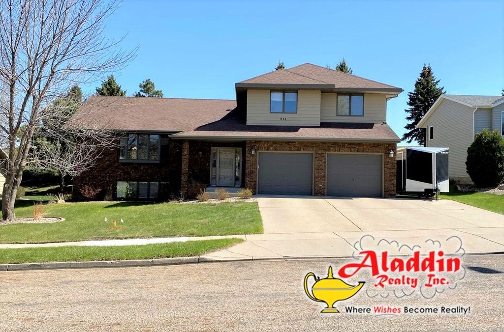 523 Juniper Dr, Bismarck, ND 58503