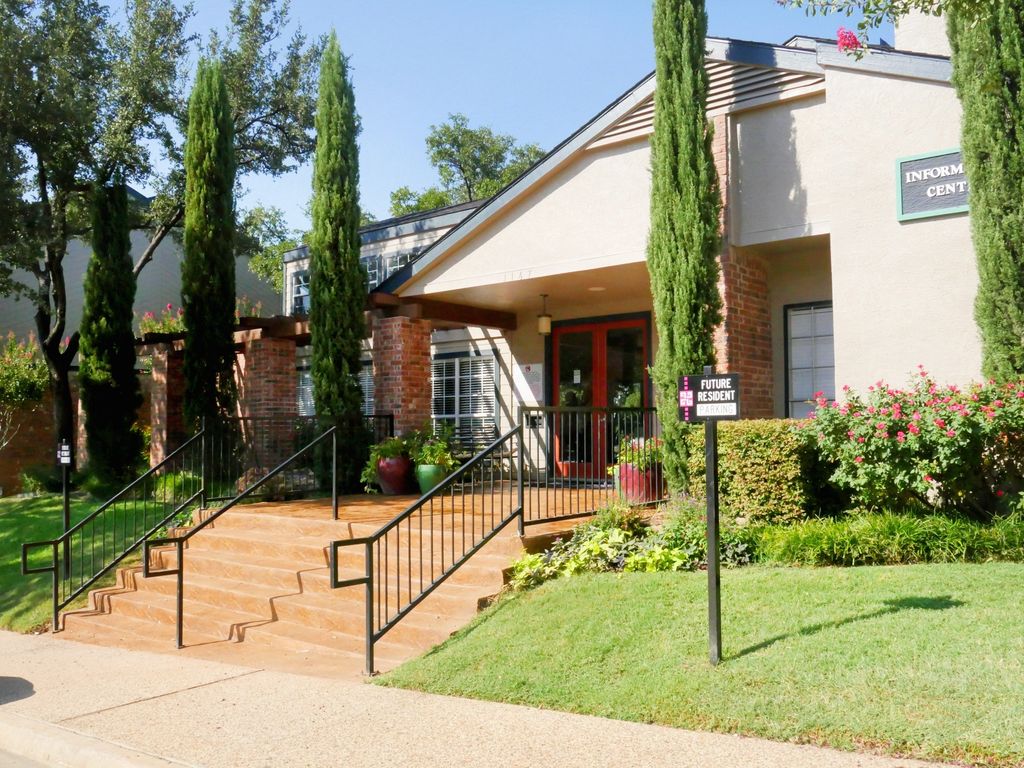 1147 Esters Rd, Irving, TX 75061