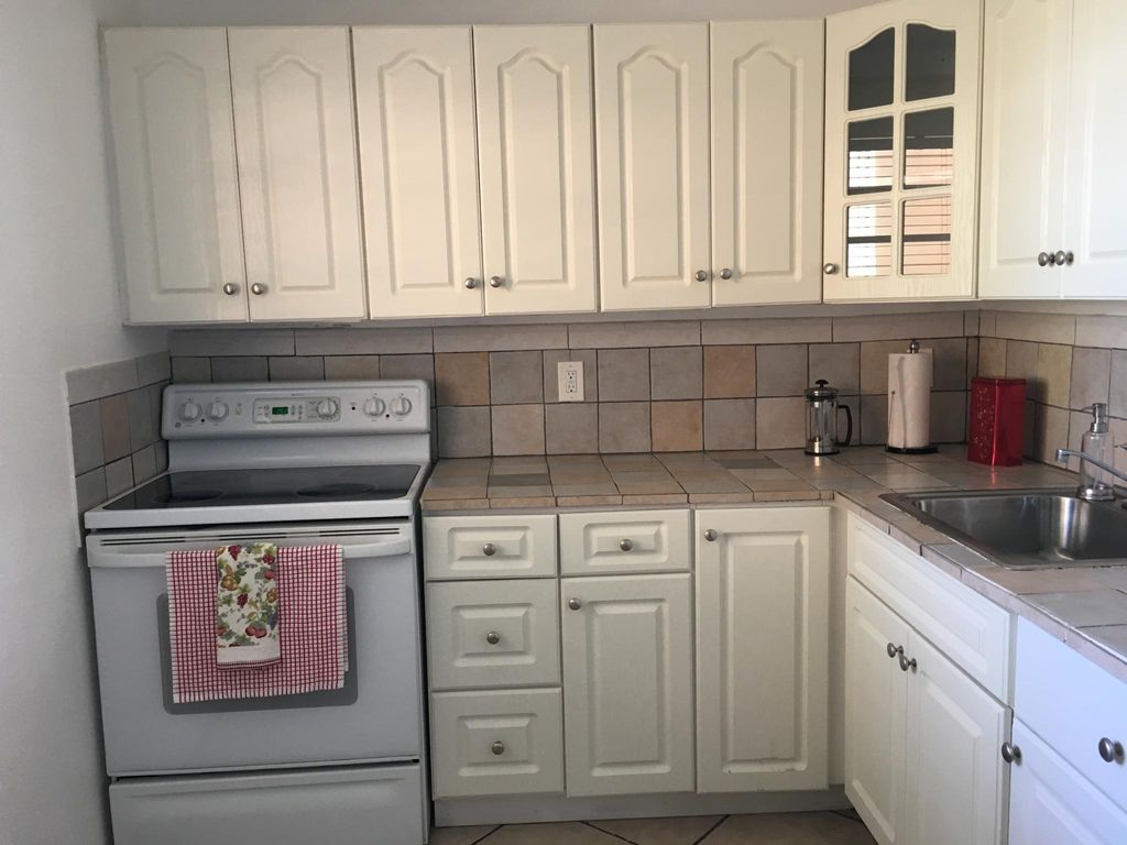 16400 NE 17th Ave, North Miami Beach, FL 33162