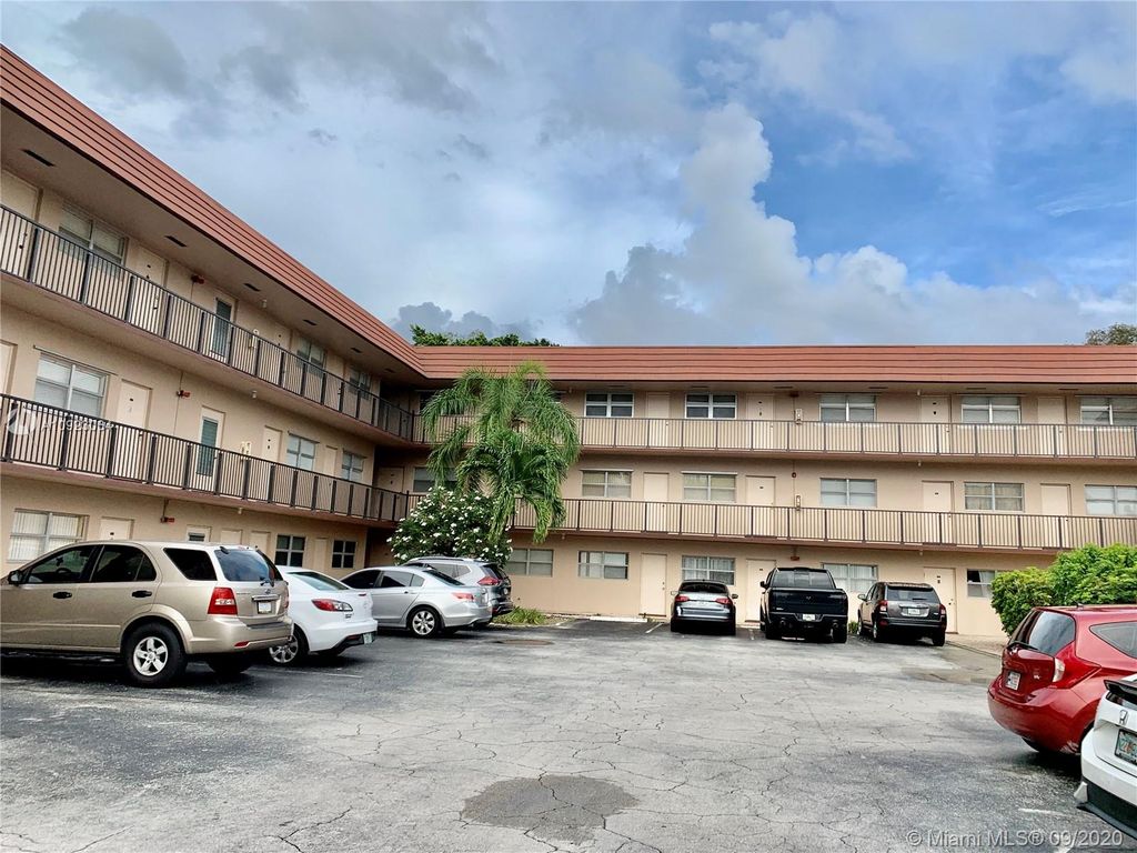 3930 Crystal Lake Dr 114, Deerfield Beach, FL 33064 2 Bed, 2 Bath