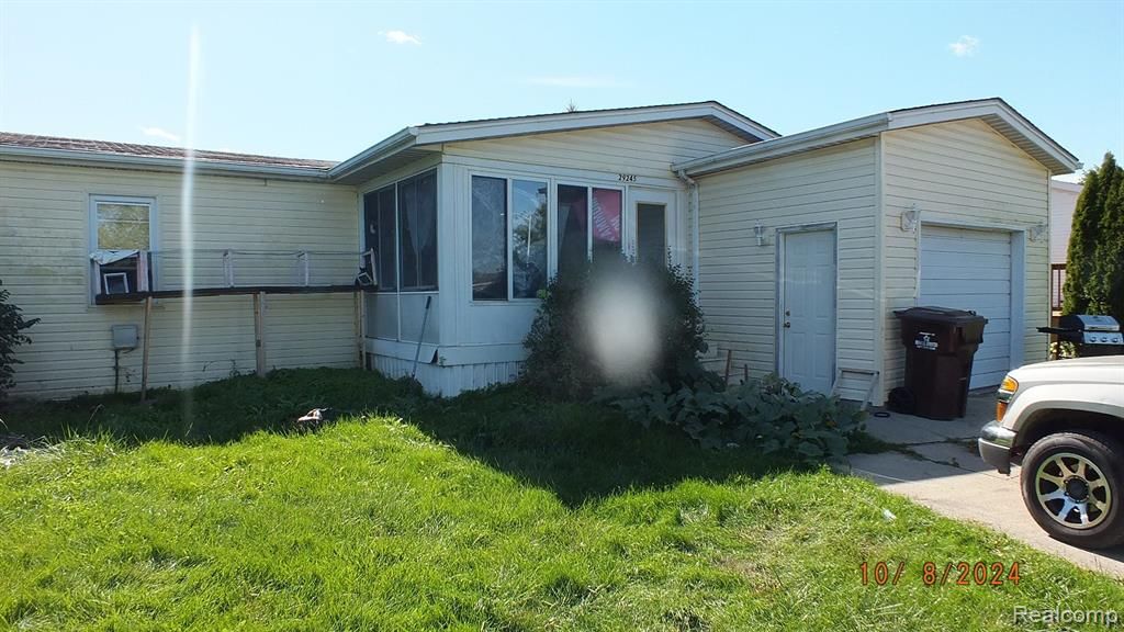 29245 Vinewood Rd, Flat Rock, MI 48134 Mobile/Manufactured for Sale