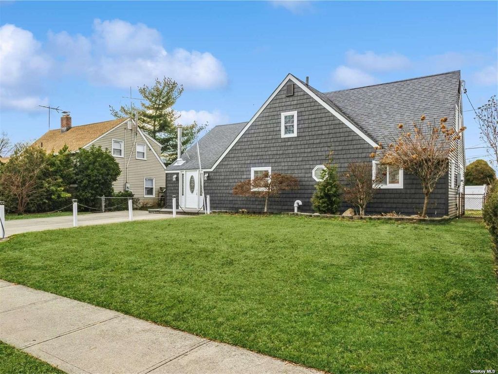 104 Hamlet Road, Levittown, NY 11756 Trulia