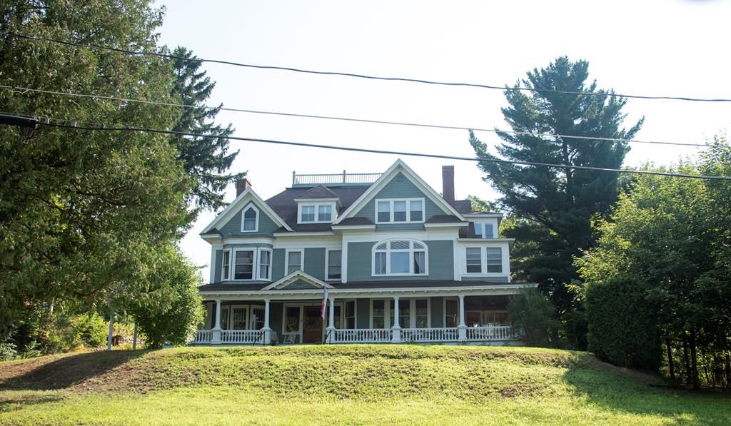 8 Franklin Ave, Saranac Lake, NY 12983