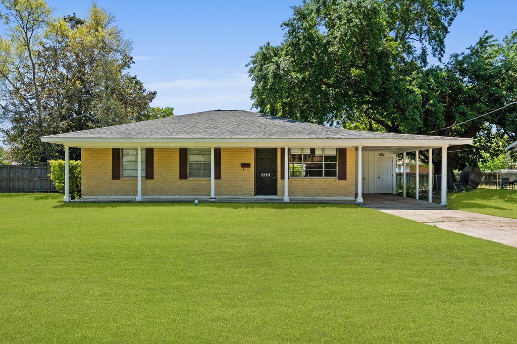 2110 Rose Ct, Gulfport, MS 39507