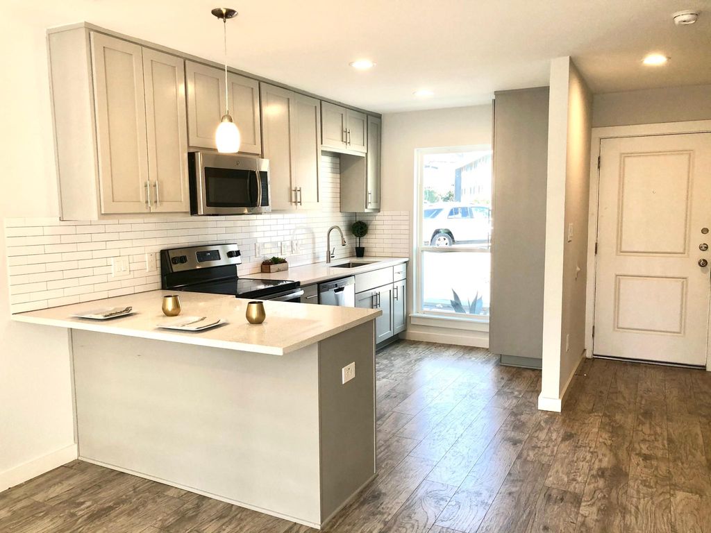 3812 Southway Dr #105, Austin, TX 78704