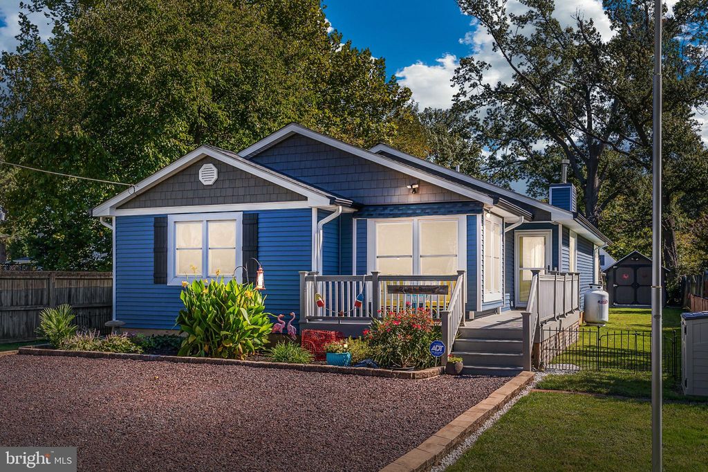 712 Bancroft Ave, Colonial Beach, VA 22443 3 Bed, 2 Bath Single