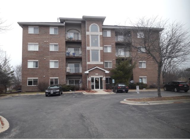 941 N Swift Rd #301, Addison, IL 60101