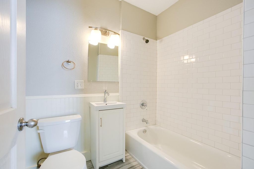 1719 Adams St NE, Minneapolis, MN 55413