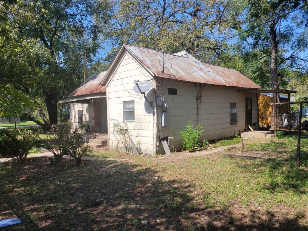 101 SE Martin Luther King Rd, Smithville, TX 78957