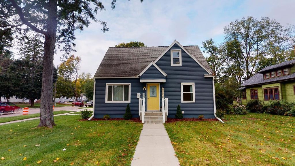 821 E Michigan Ave, Marshall, MI 49068