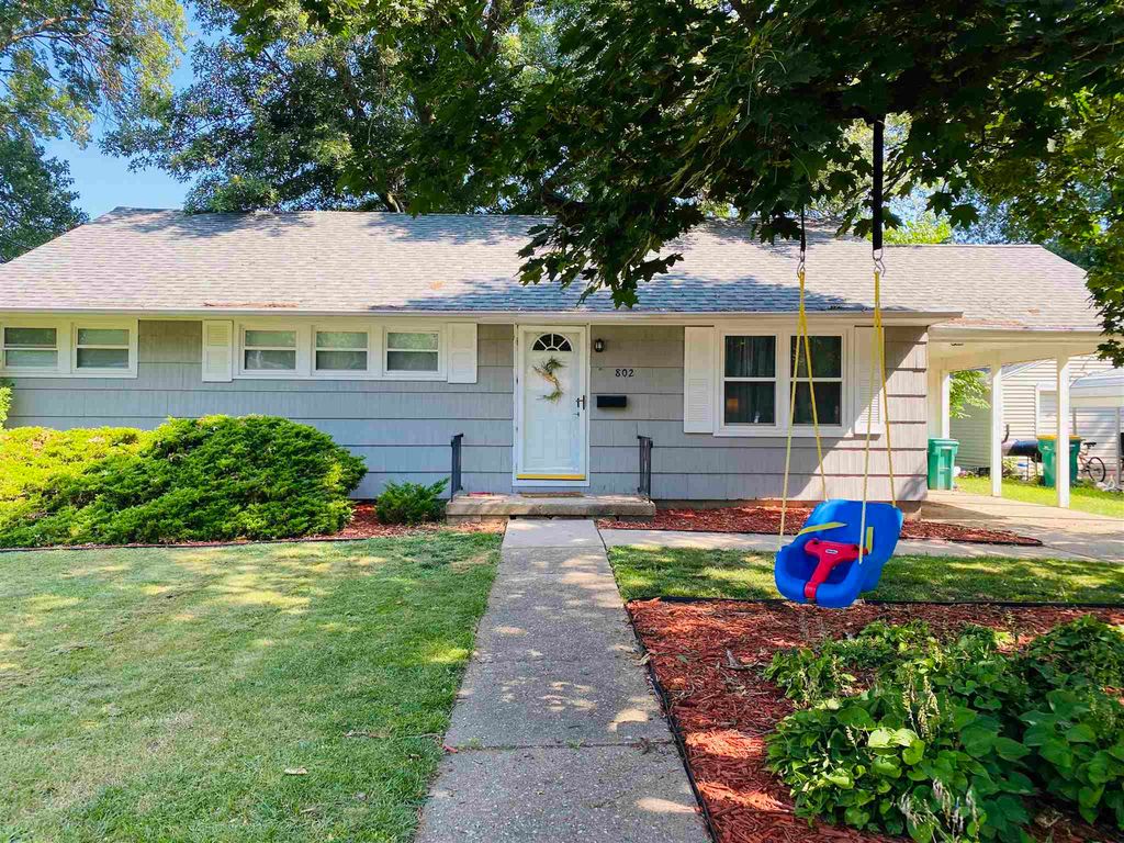 802 Bobby Ave, Macomb, IL 61455