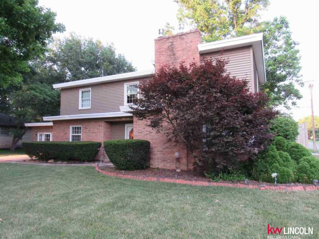 1302 Paddock Ln, Beatrice, NE 68310 Trulia