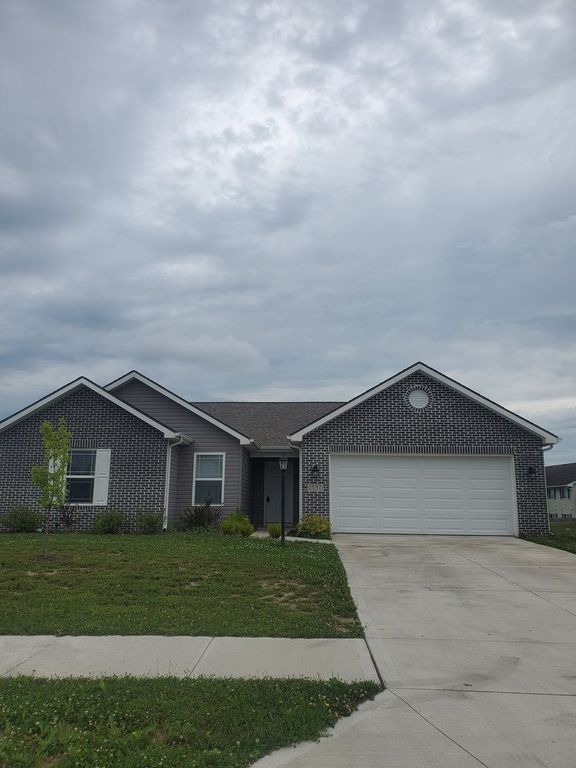 1597 Glen Hollow Dr, Fort Wayne, IN 46814
