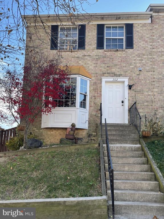 202 Garth Ter, Gaithersburg, MD 20879