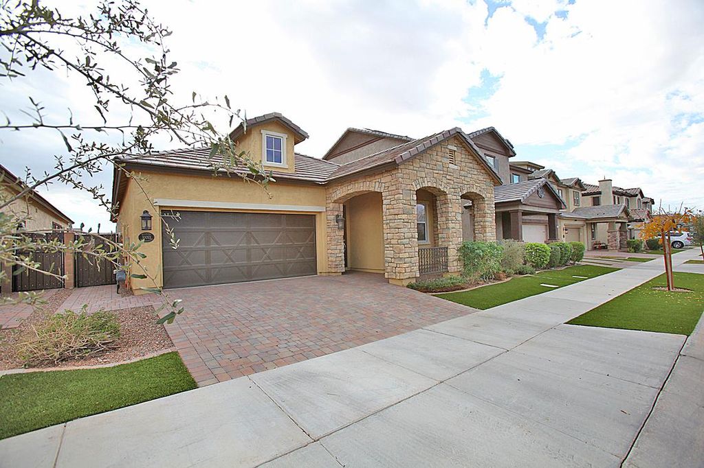 10053 E Nopal Ave, Mesa, AZ 85209