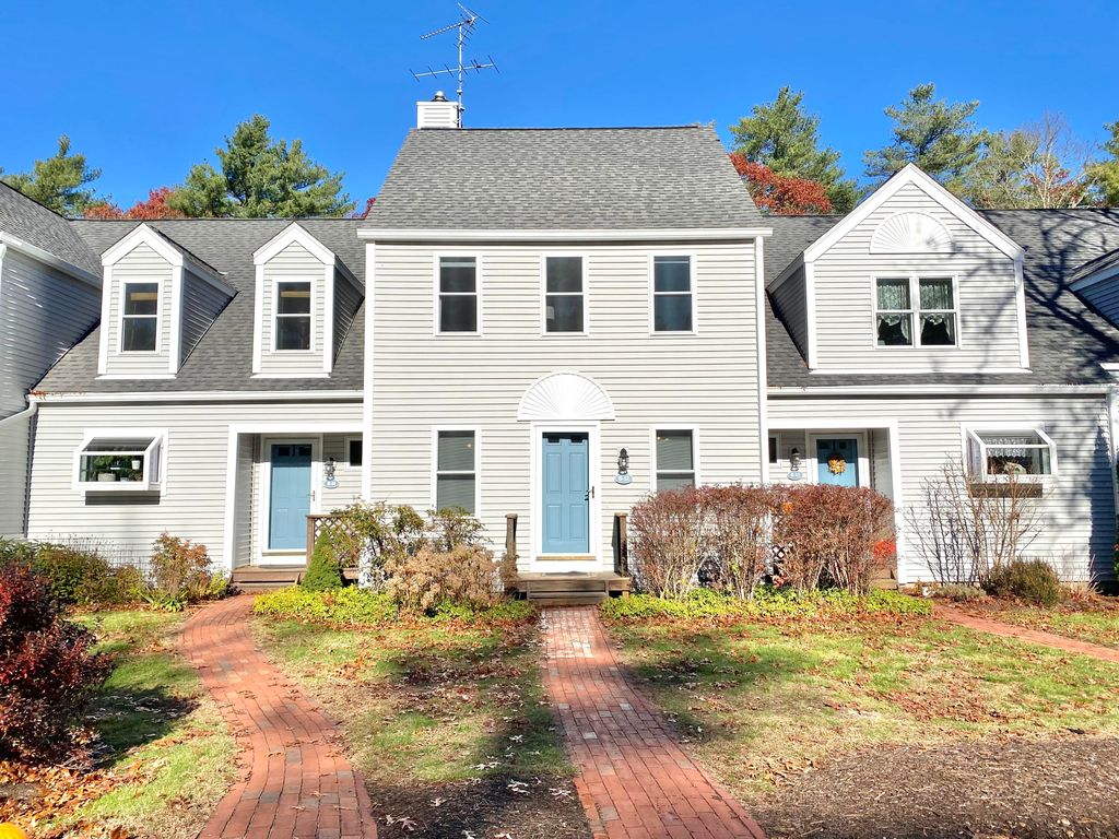 12 Southpoint Dr #B, Sandwich, MA 02563