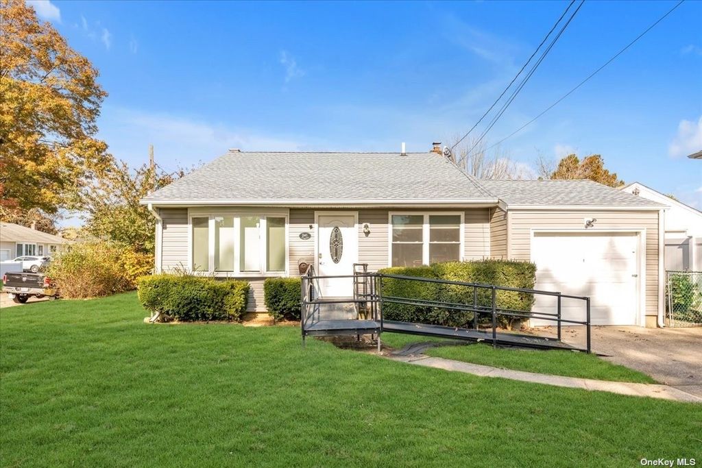 241 Woods Road, North Babylon, NY 11703 Trulia