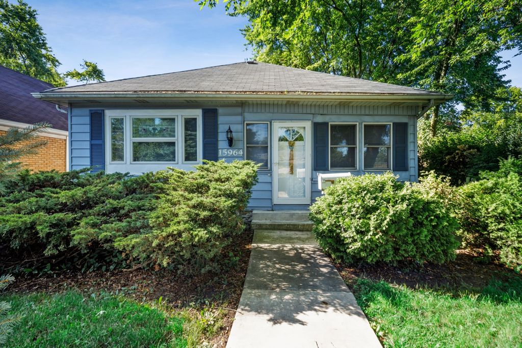 15964 New Ave, Lemont, IL 60439 - 2 Bed, 1 Bath Single-Family Home