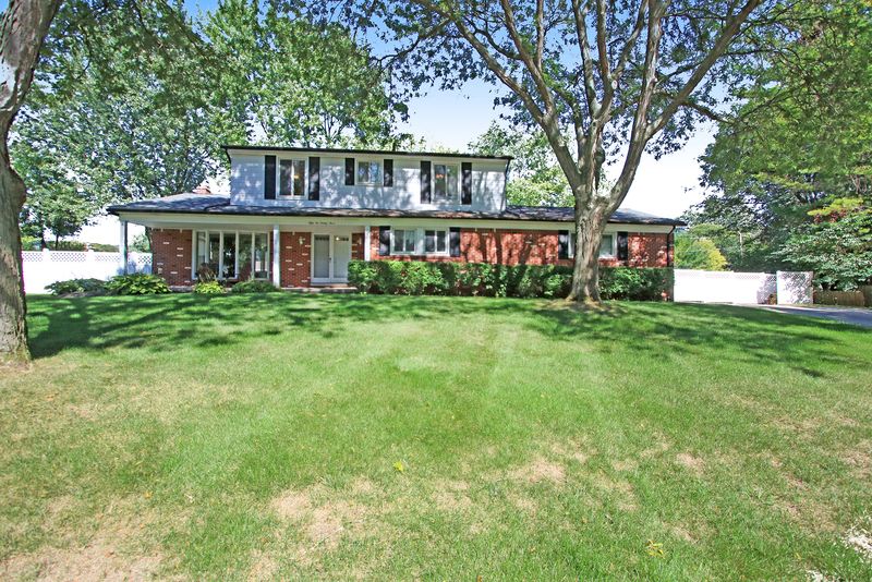 5283 Rostraver Ct, Shelby Township, MI 48316