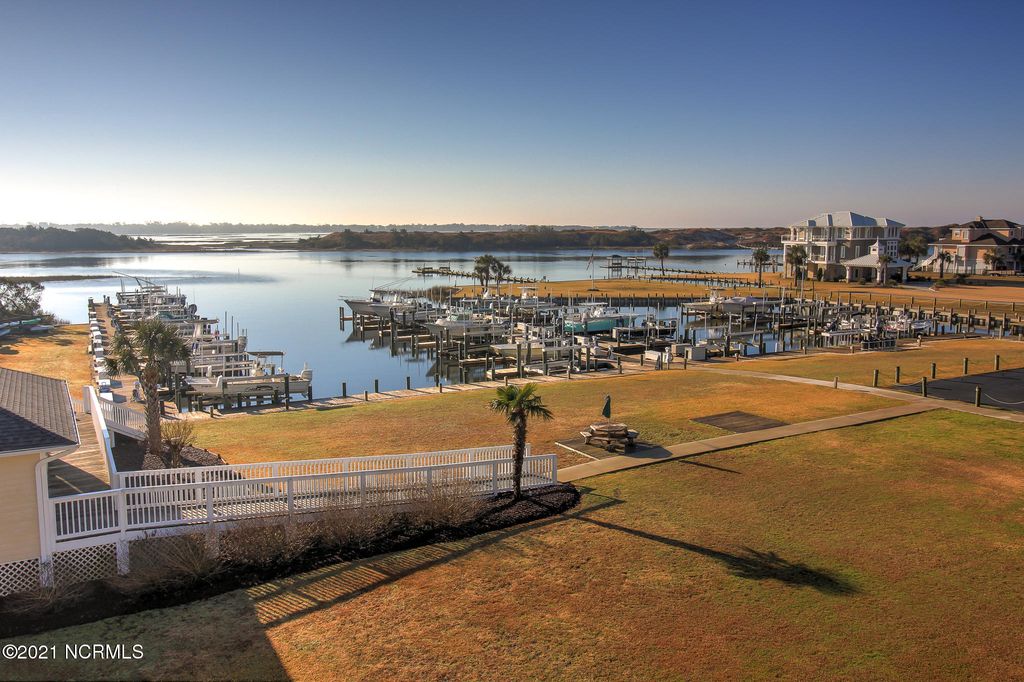 650 Cedar Point Blvd 31B, Swansboro, NC 28584 2 Bed, 2 Bath Condo