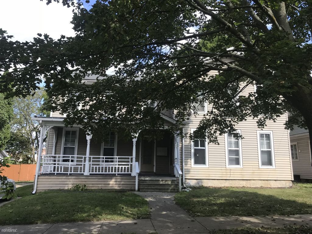 215 2nd St, Jackson, MI 49201
