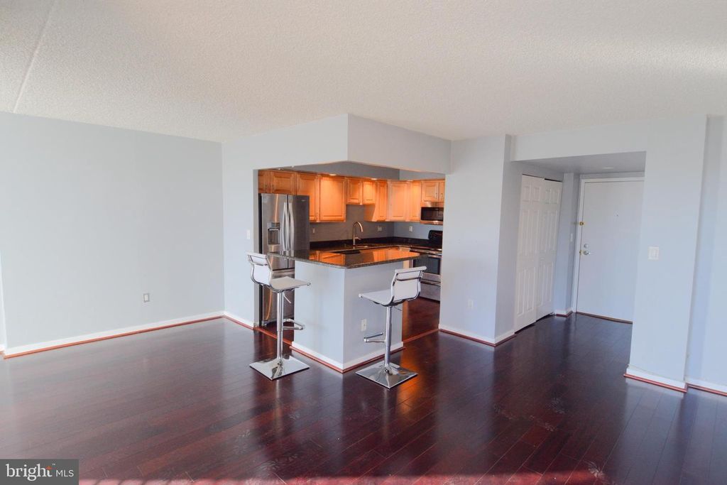 200-210 Lombard St #518, Philadelphia, PA 19147