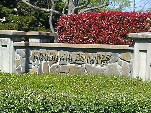 10 Woodhill Dr, Redwood City, CA 94061
