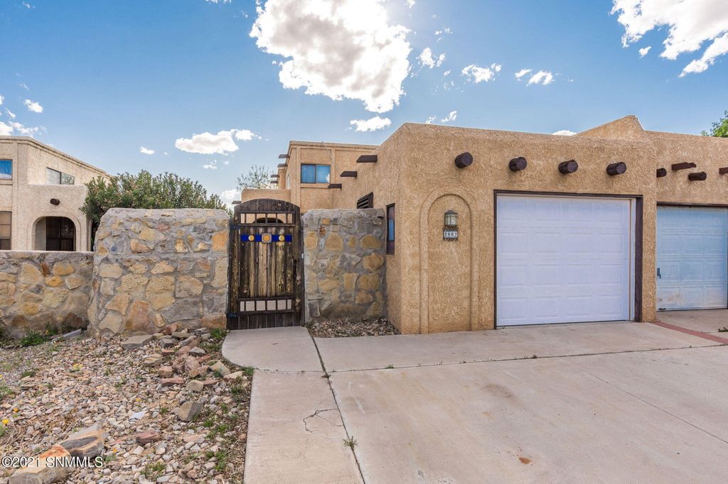 2067 Embassy Dr, Las Cruces, NM 88005