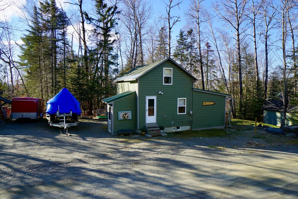 4 Sunset Ave, Greenville, ME 04441